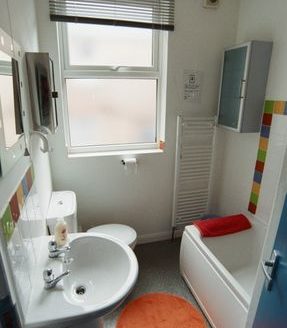 8 Premier Road NG7 6NW, Nottingham