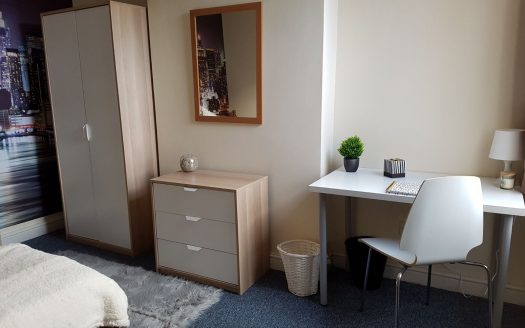 33 Russell Road NG7 6HD Nottingham