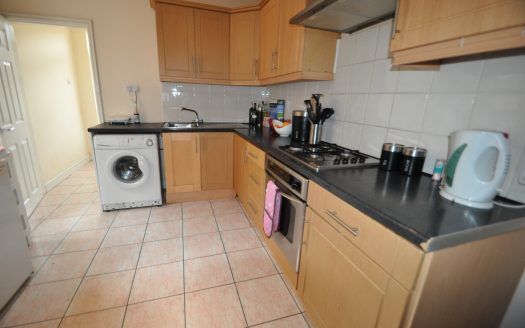 33 Russell Road NG7 6HD Nottingham