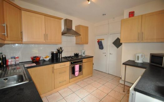 33 Russell Road NG7 6HD Nottingham